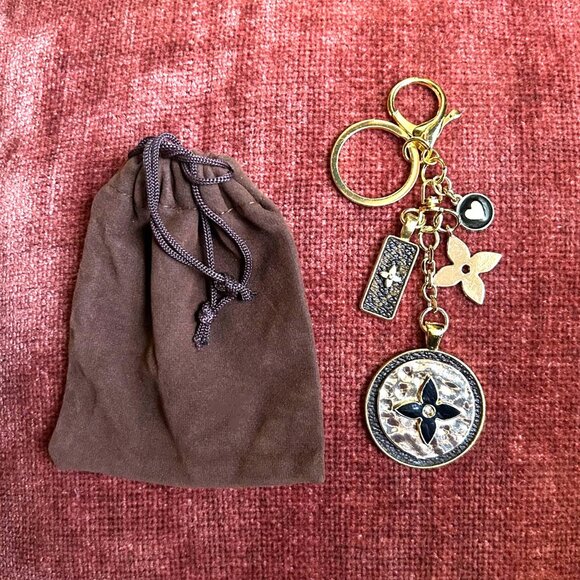 RUSTIC CLOVER BAG CHARM, Brown Black and Gold Tone Charms - Picture 1 of 7